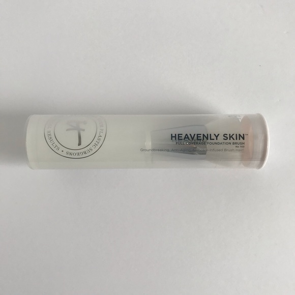 It Cosmetics Foundation Brush - Heavenly Skin 703 - Picture 4 of 10